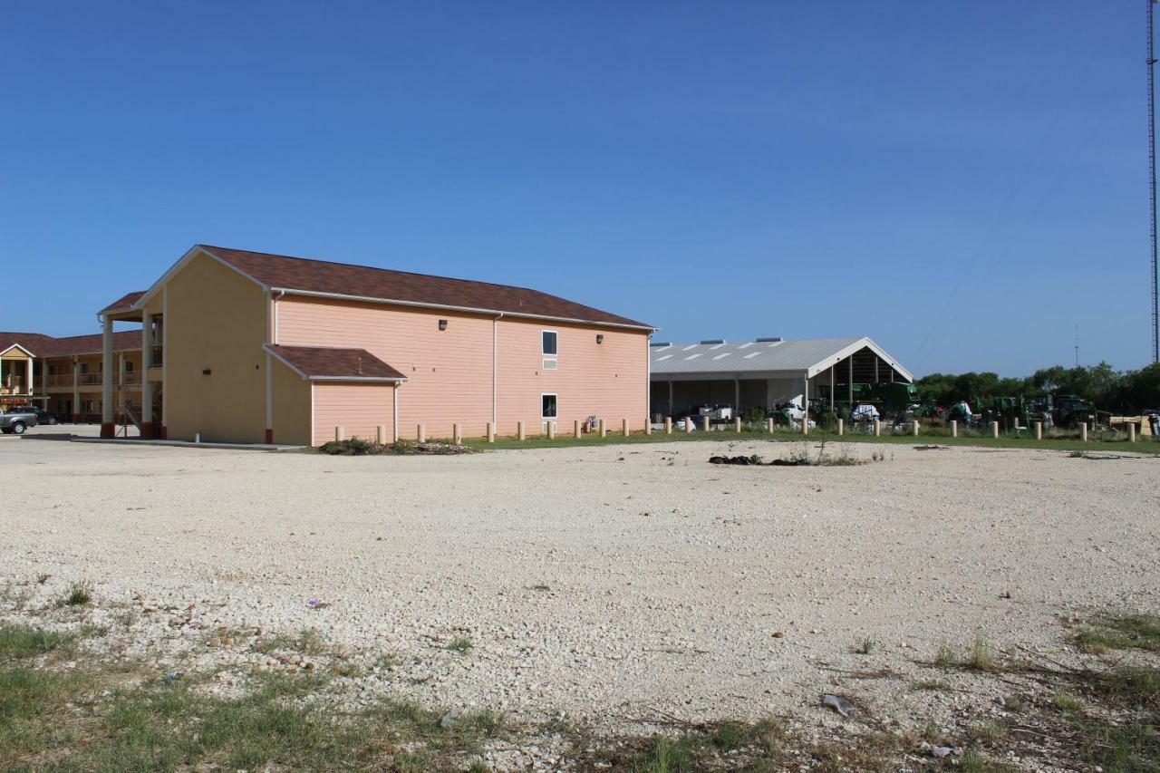 Horizon Inn & Suites Pearsall Exteriör bild