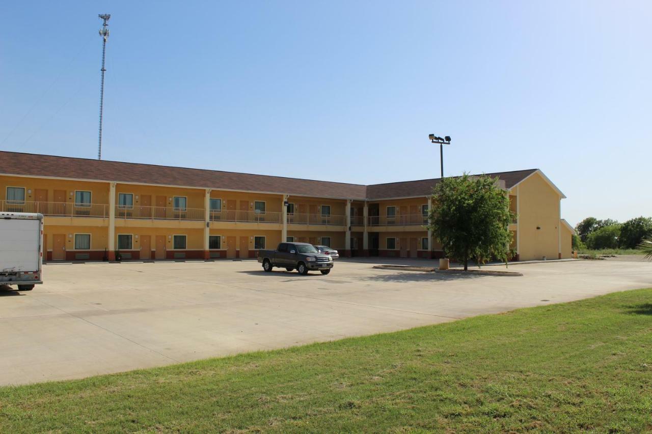 Horizon Inn & Suites Pearsall Exteriör bild