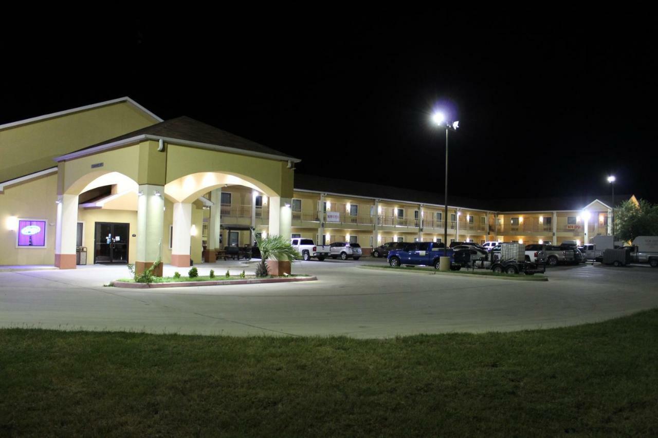 Horizon Inn & Suites Pearsall Exteriör bild